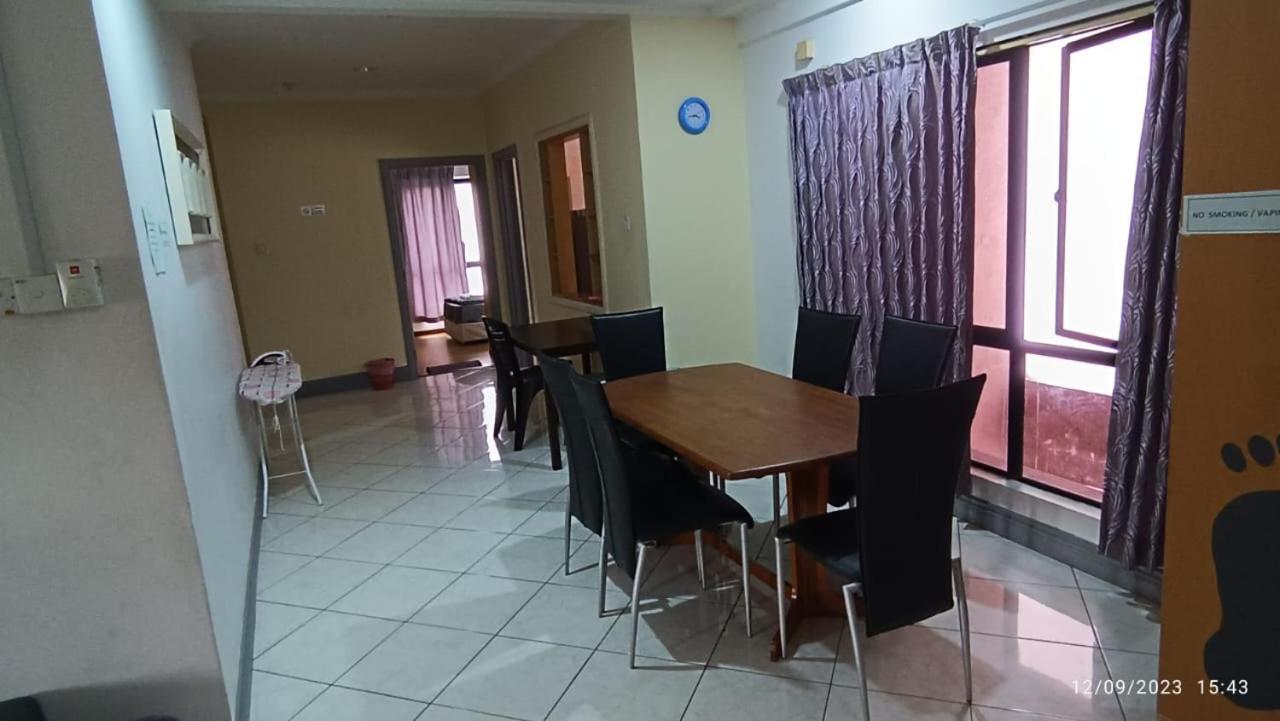 Marina Court, Kota Kinabalu, Sabahヴィラ エクステリア 写真